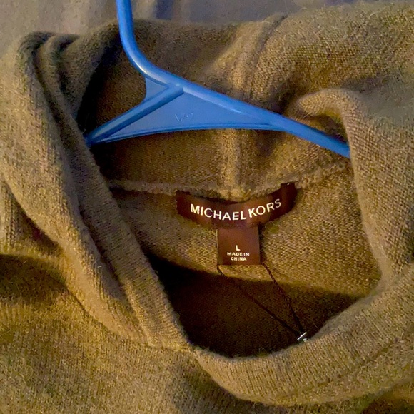 Micheal Kors Hoodie Large in Men. Never been worn.